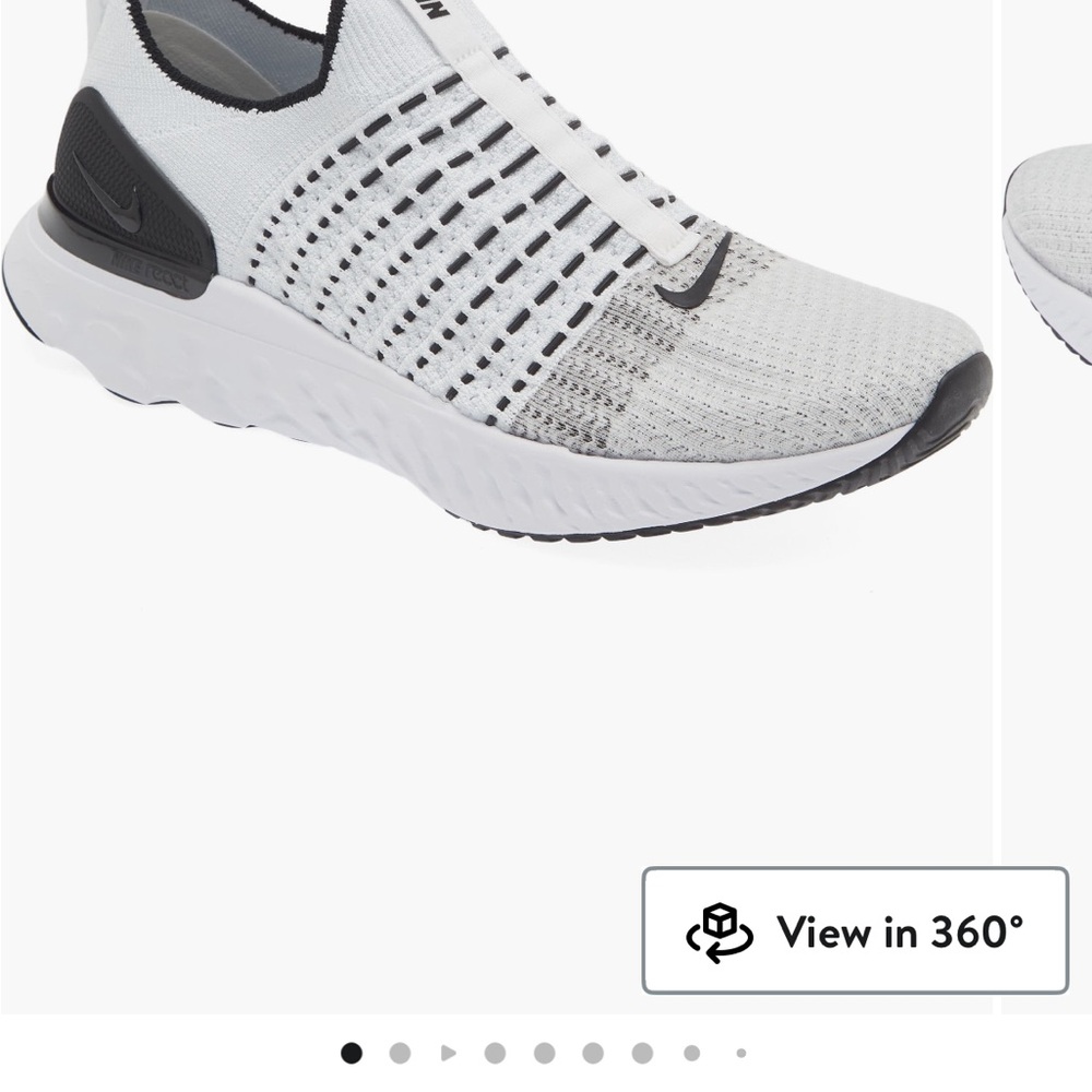 Nike Men's White and Black Athletic Sneakers